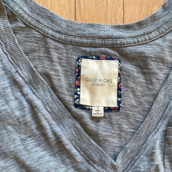 Golly Hicks vneck size small - Picture 2 of 3